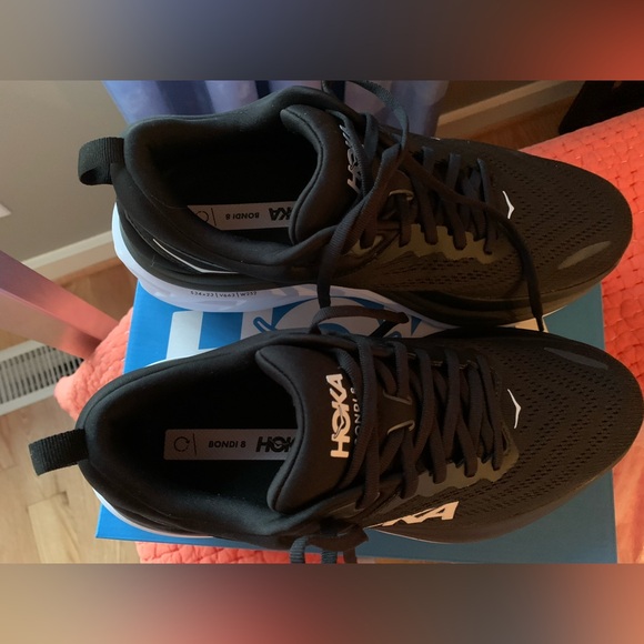 NIB, 2 sizes - left 10B, right 9.5B - Picture 3 of 4